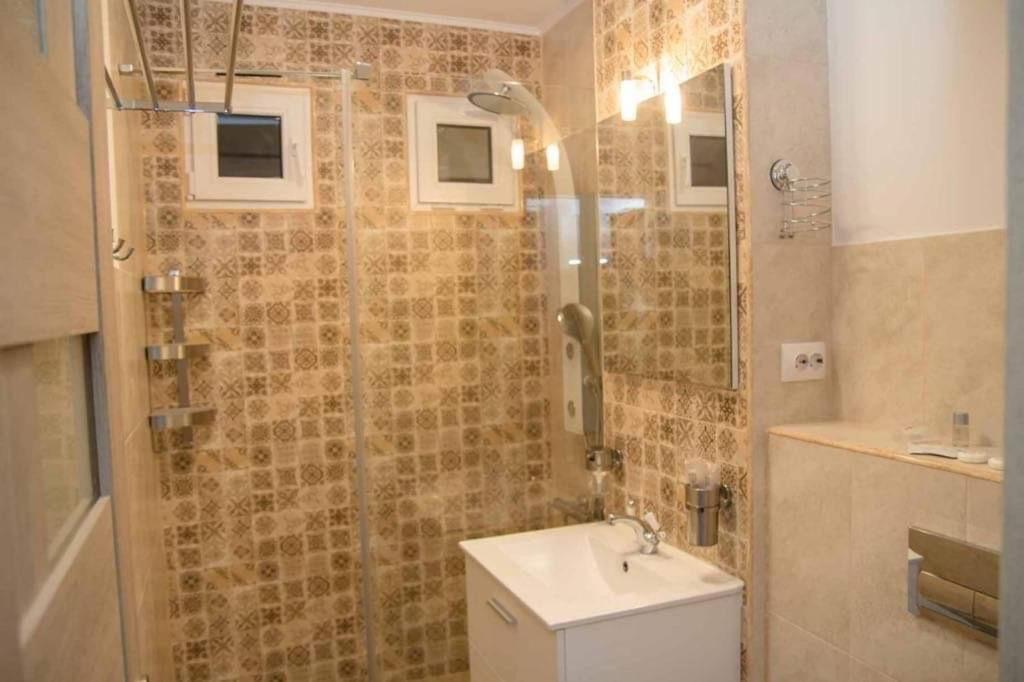 Colonial Touch Apartament Brasov Ngoại thất bức ảnh